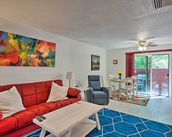 Santa Fe Bungalow ~ 2 Mi to Downtown! - Santa Fe - Wohnzimmer