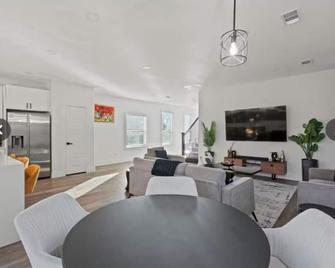 Stylish Urban Escape in the Heart of Dallas - Dallas - Dining room