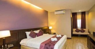 Panya Resort Hotel - Udon Thani - Bedroom