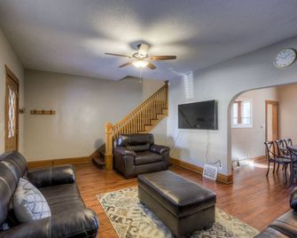 3509 Fabulous Midtown Townhome! Walk To Two Entertainment Districts! - Omaha - Salon