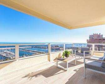 Hotel Apartamentos Pyr Fuengirola - Fuengirola - Varanda