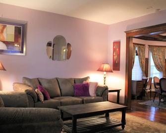 Heart of Elmwood Village - Entire Apartment - Historic beauty - 3-4 BR sleeps 8 - Buffalo - Salon