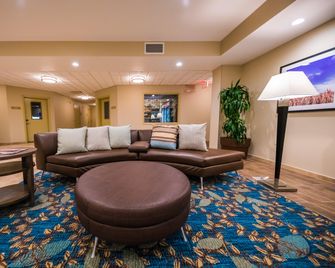 Candlewood Suites Fairbanks by IHG - Fairbanks - Bygning