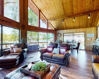 The Lake House - Jacksboro - Living room