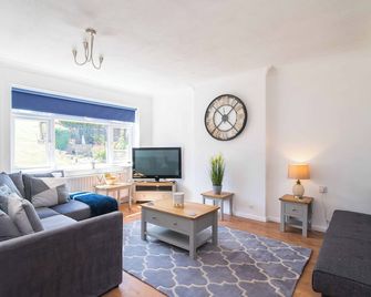 Modern three bedroom home in Castle Donington - Castle Donington - Living room