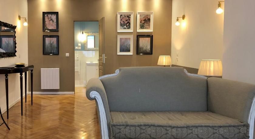 Hotel D'artiste thumbnail 2