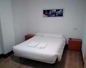 Hostal Ancla Dorada - Vigo - Bedroom