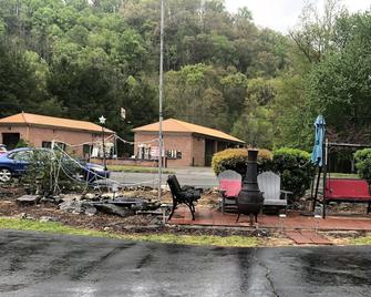 Laurel Park Inn - Maggie Valley - Building