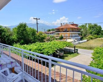 Cape Blue Apartments - Paralia Skotinas - Балкон