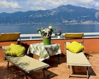 Hotel Merano - Brenzone - Parveke