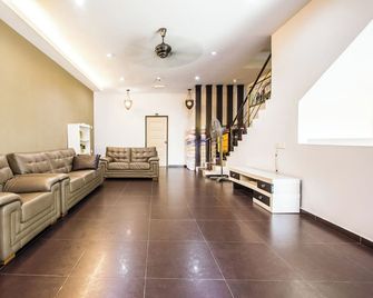 Value Inn Homestay by uBook - Butterworth - Вітальня
