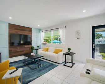 Villa Las Olas Designed with You in mind! - פורט לודרדייל - סלון