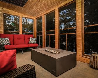 4br 4ba I Priv Hottub I 2 Min To Jnp - Jasper - Living room