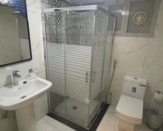 Continental Suite Farwaniya - Kuwait City - Bathroom