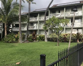 Downtown Kona. 250 Feet From Your Toes In The Water With An Unobstructed View! - Kailua-Kona - Budynek