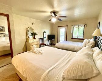 C9, Two Bedroom, Two Bath, Log-Sided, La - Mount Ida - Habitación