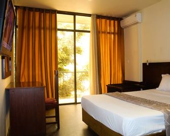 Sacha Hotel - Conakry - Schlafzimmer