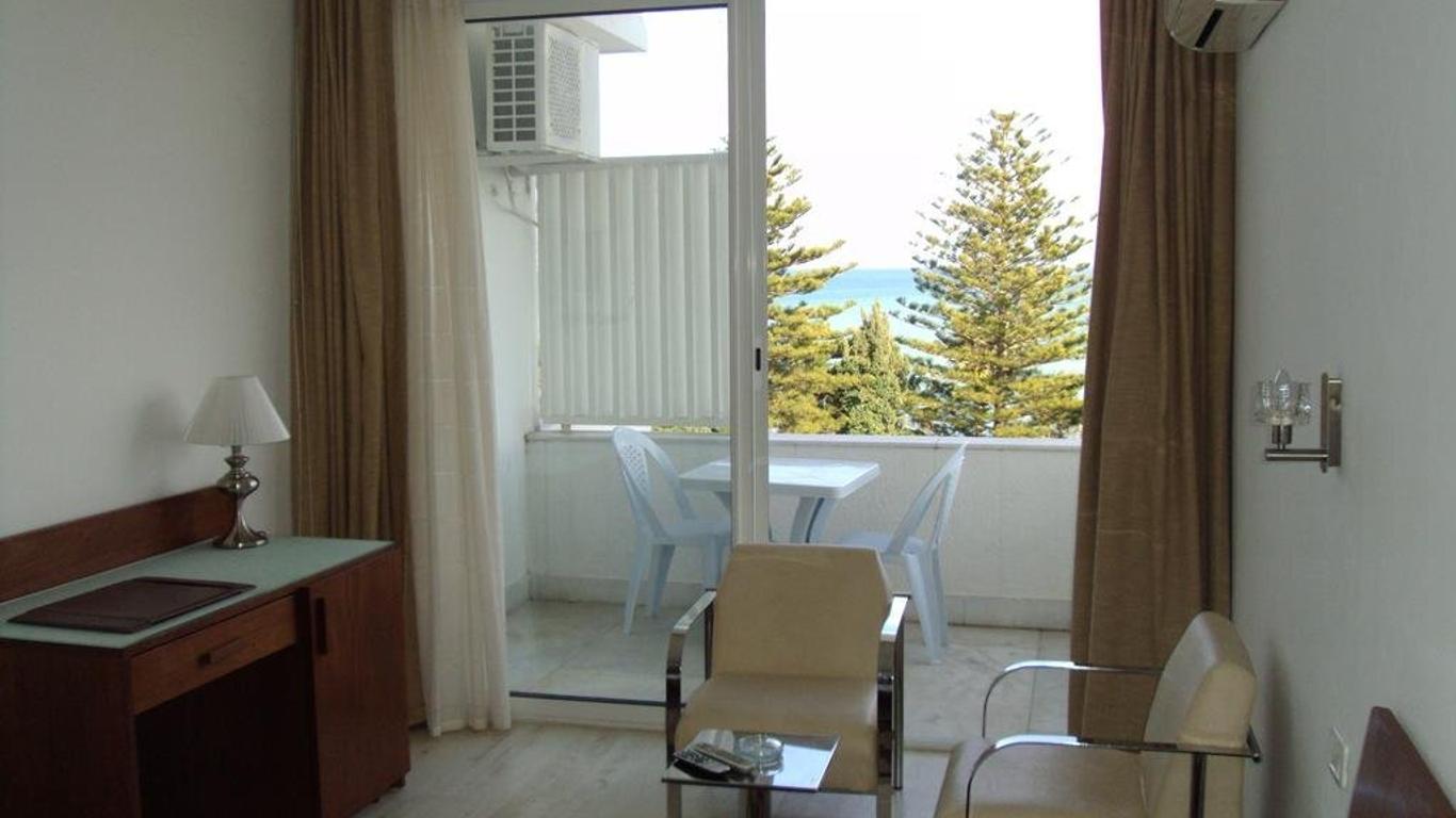 Hotel Corniche Palace