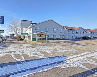 Quality Inn Pierre-Fort Pierre - Pierre - Building