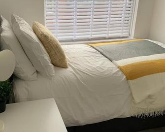 Shotley Bridge - Large Stylish 3 Bedroom Apartment - Consett - Bedroom