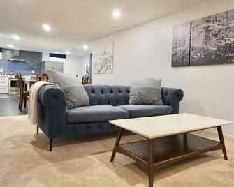 Spacious, comfortable and very clean house - 17 mins to the ️ of Denver - Wheat Ridge - Sala de estar