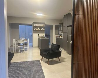 Geminado Casa 4 Alto Padrão 3 Quartos - Joinville - Living room