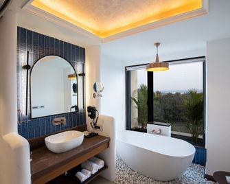 The Sierra - By The Lake - Udaipur - Bathroom