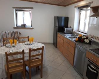 Cidadelhe Rupestre Turismo Rural - Quintã de Martins Pero - Dining room