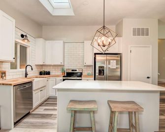 Boji Waterfront Retreat - Millers Bay Canals - Milford - Küche