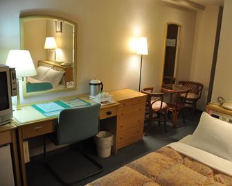 Palace Inn Toyota - Toyota - Schlafzimmer