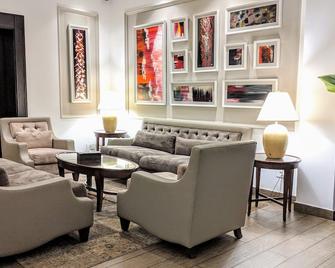 مامبا بوينت هوتل - مونروفيا - غرفة معيشة