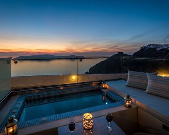 فندق إلينون تيا البوتيكي - فيروستيفاني - شرفة