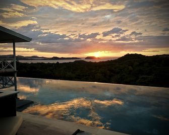 Amazing Ocean view !!! - Potrero - Piscina