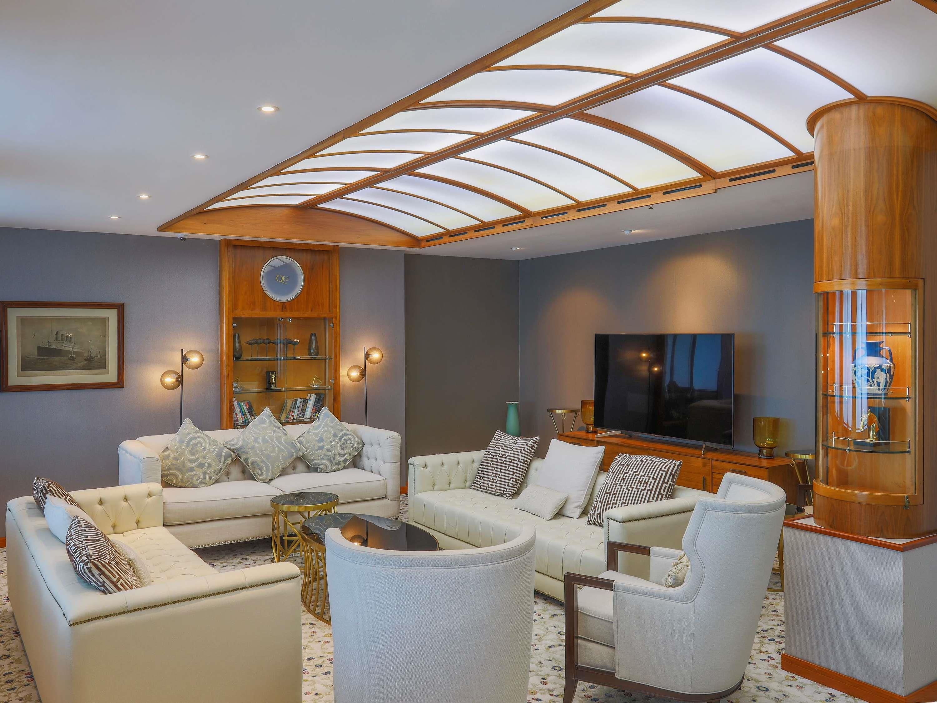 Queen Elizabeth 2 - דובאי - טרקלין