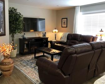 Spacious 2 Bedroom Private Entry Ground Floor Townhome - Grand Forks - Living room