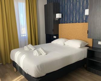 Hotel Le Cosy Riva Bella - Ouistreham - Bedroom