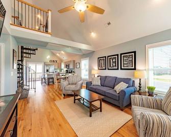 Kil9112 Kilmarlic Bubba Watson. Golf Resort, Community Pool & Fitness - Powells Point - Living room