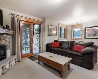 Pines at Orehouse 101 PH1 - Steamboat Springs - Living room
