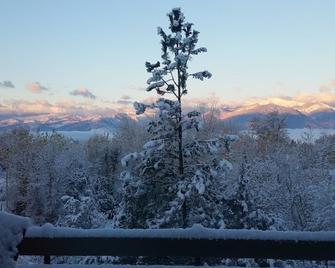 Beautiful log home nestled in the magestic mountains of the Bitterroot Valley - Stevensville - Outdoors view