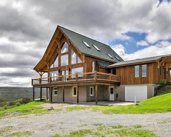 Naples Cabin w/ Lake Views & Wraparound Deck! - Naples - Edificio