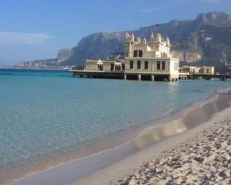 Casa Vacanze Kristel - Balestrate - Spiaggia