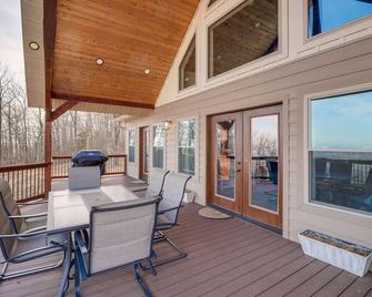 Spacious Harrison Vacation Rental with Deck and Views! - Harrison - Terasa