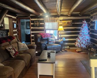 Rivers Edge Cabin- Perfect For Romance/Outdoor Adventures/Relaxation - Elkins - Living room