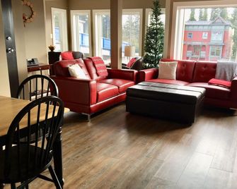 Ski-in Ski-out, Hot tub, Heated Wax Room, Laundry, Bright - Vernon - Sala de estar