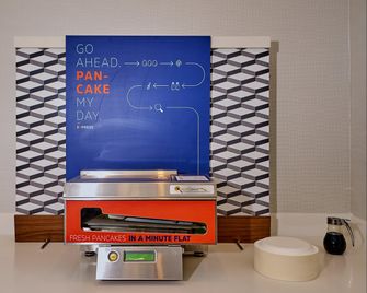 هوليداي إن إكسبرس تشارليستون سيفيك سنتر بي آيتش جي - تشارلستون - مطعم