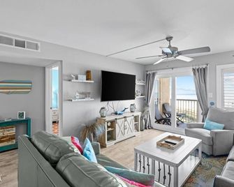 Welcome to Paradise beautifully remodeled Beachfront condo (404) - Destin - Sala de estar