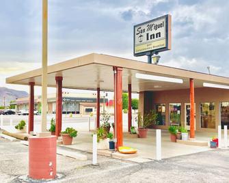 San Miguel Inn - Socorro - Edificio