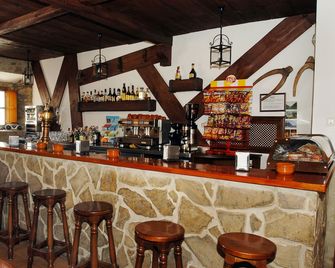 Tugasa Hotel y Apartamentos rurales La Posada - Villaluenga del Rosario - Bar