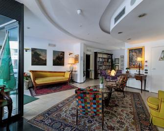 هوتل بيرناردينو - لوكا - غرفة معيشة