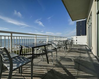 Residence Inn by Marriott Myrtle Beach Oceanfront - Myrtle Beach - Balcony